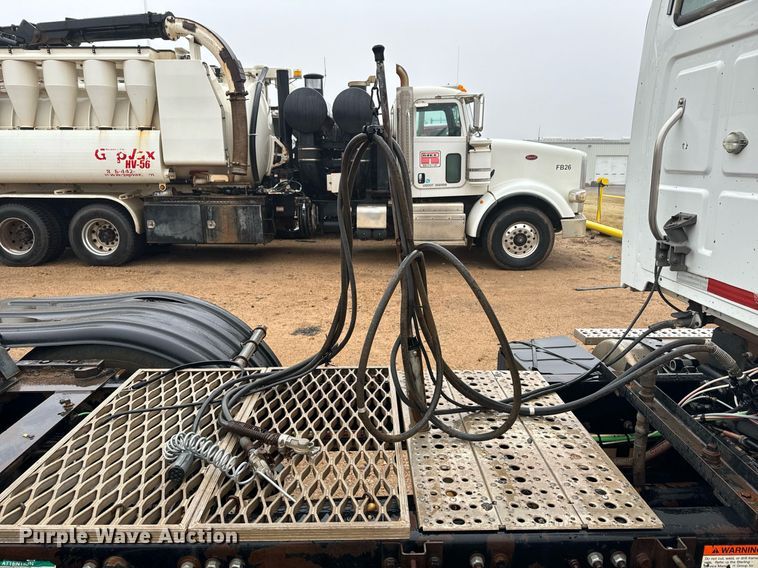 image for item DK6761 2007 Sterling L-Line semi truck