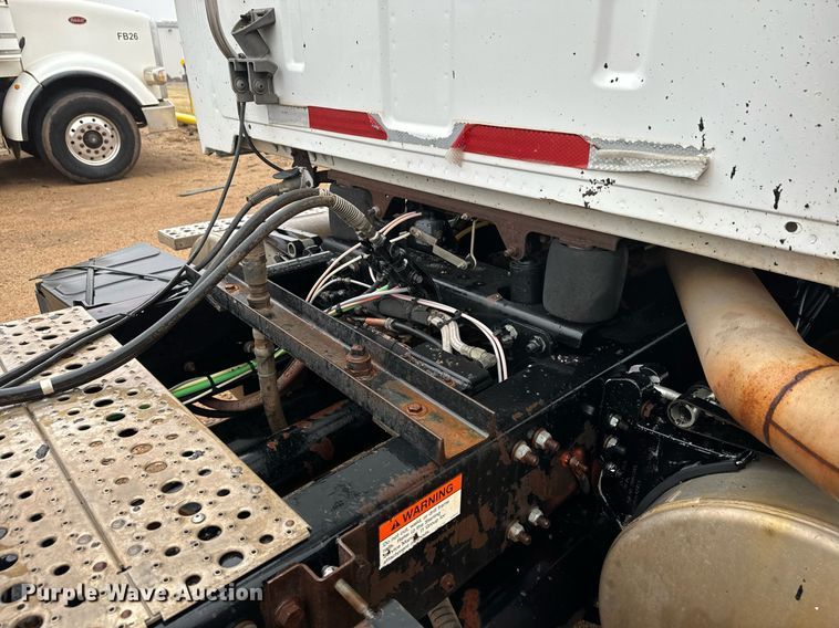 image for item DK6761 2007 Sterling L-Line semi truck