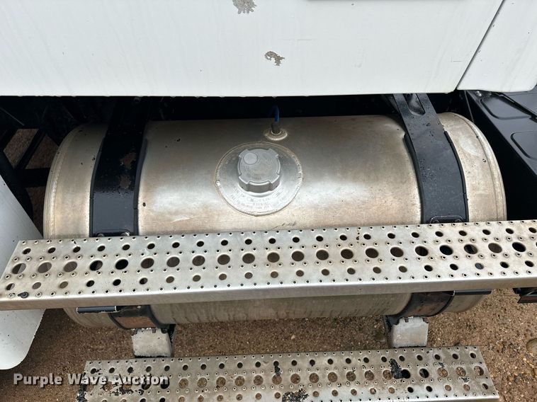 image for item DK6761 2007 Sterling L-Line semi truck