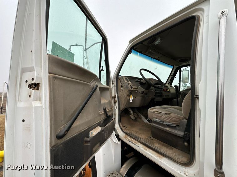 image for item DK6761 2007 Sterling L-Line semi truck