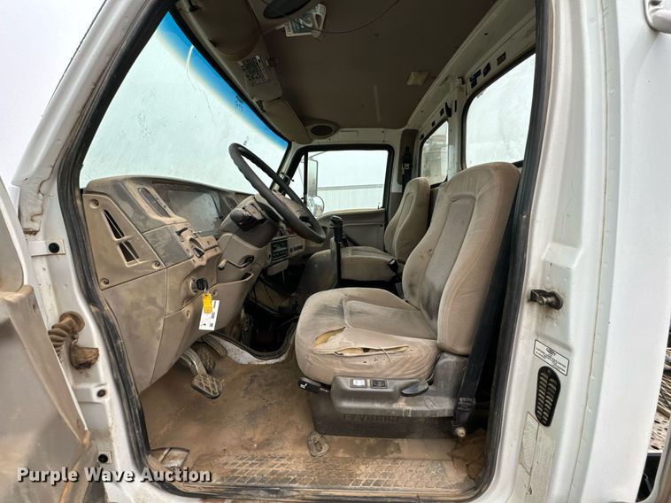 image for item DK6761 2007 Sterling L-Line semi truck