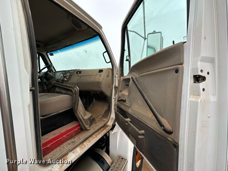 image for item DK6761 2007 Sterling L-Line semi truck