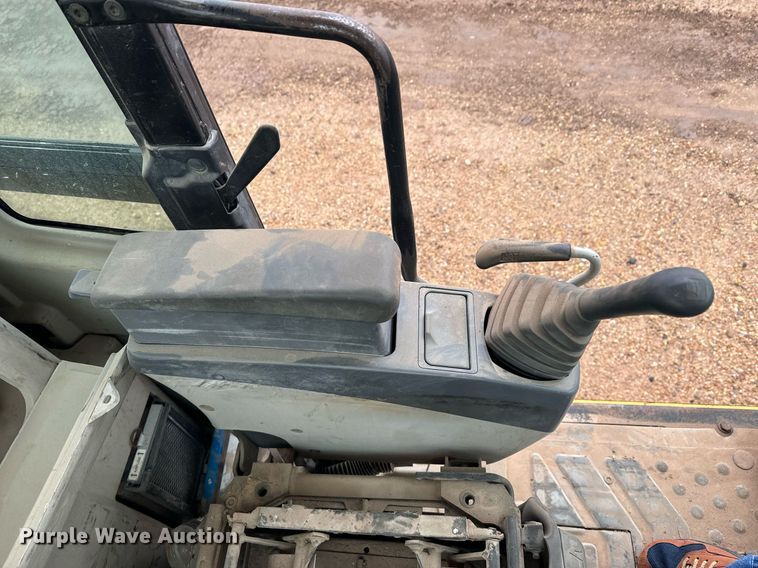 image for item DK6762 2005 Caterpillar 330C L excavator