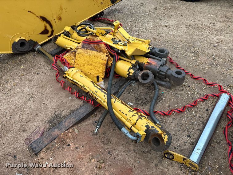 image for item DK6762 2005 Caterpillar 330C L excavator