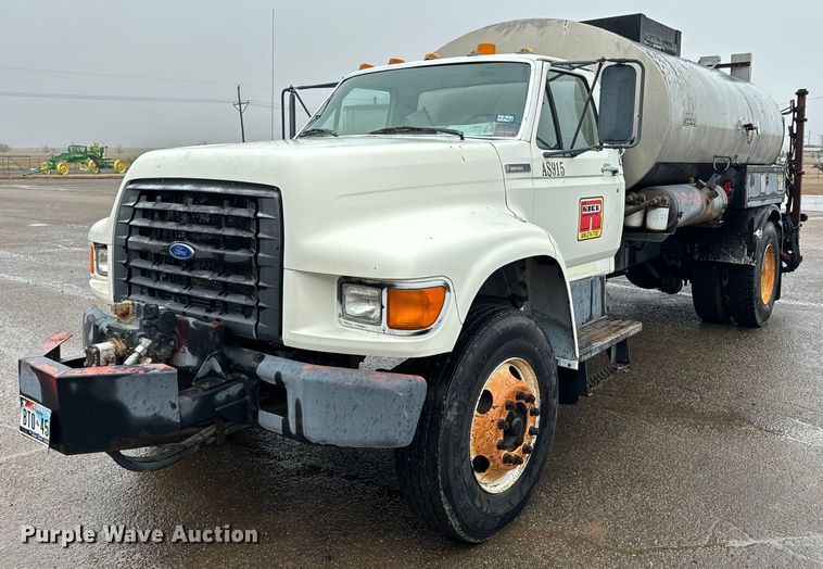 image for item DK6769 1997 Ford F800 oil distributor truck