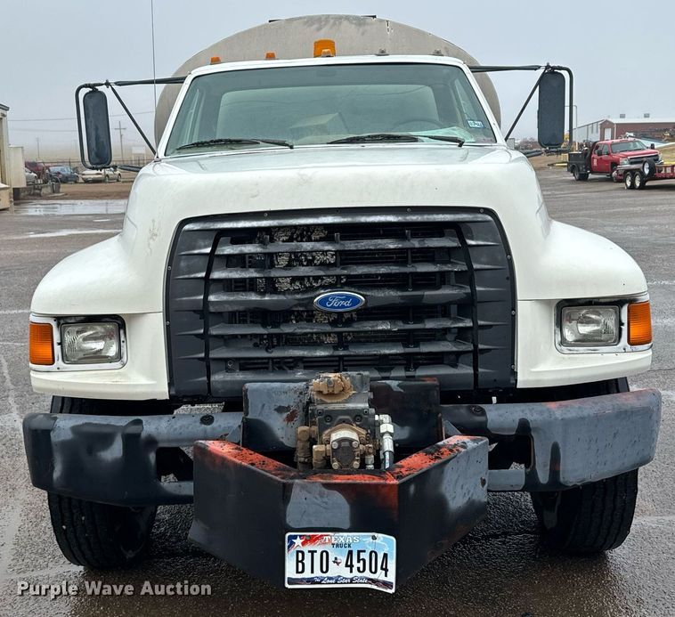 image for item DK6769 1997 Ford F800 oil distributor truck