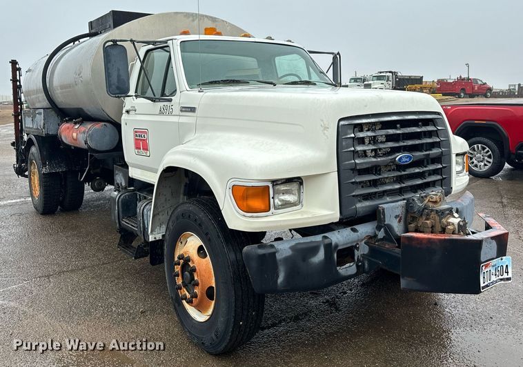 image for item DK6769 1997 Ford F800 oil distributor truck