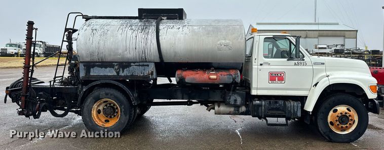 image for item DK6769 1997 Ford F800 oil distributor truck