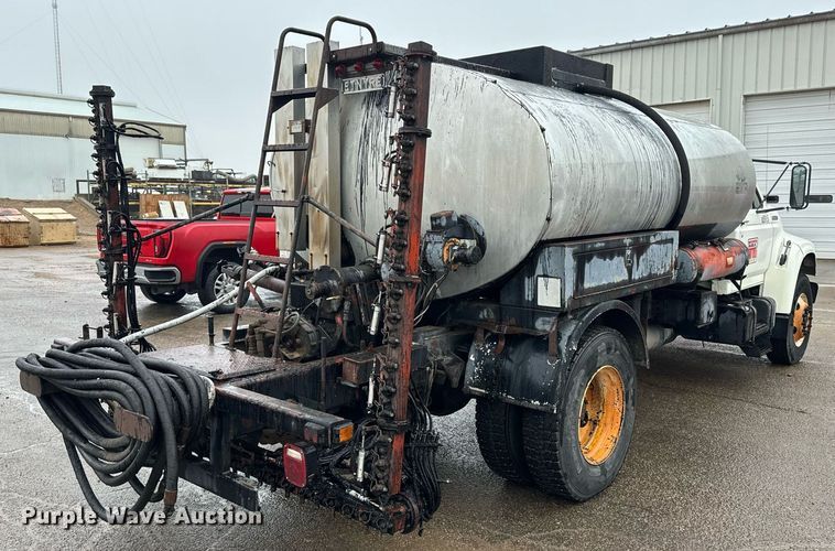 image for item DK6769 1997 Ford F800 oil distributor truck