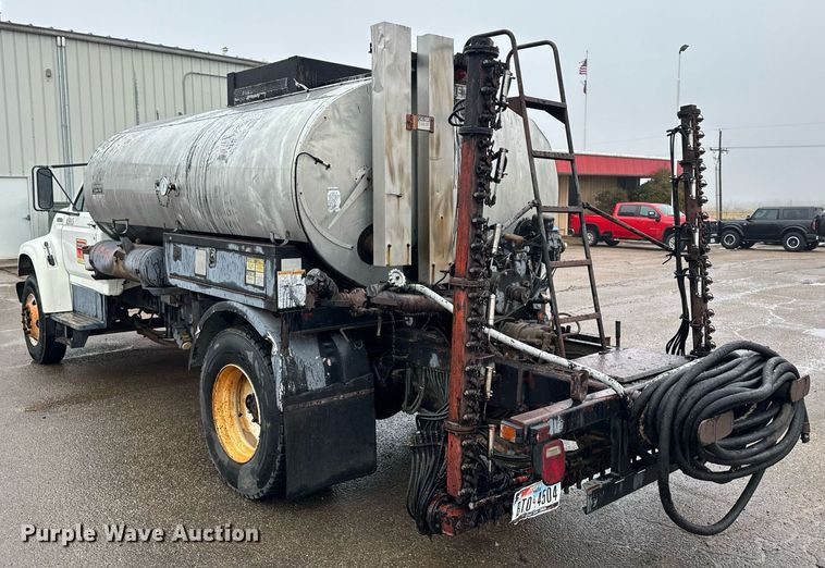 image for item DK6769 1997 Ford F800 oil distributor truck