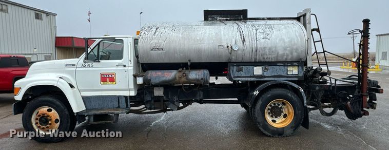 image for item DK6769 1997 Ford F800 oil distributor truck