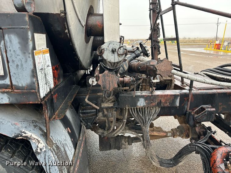 image for item DK6769 1997 Ford F800 oil distributor truck