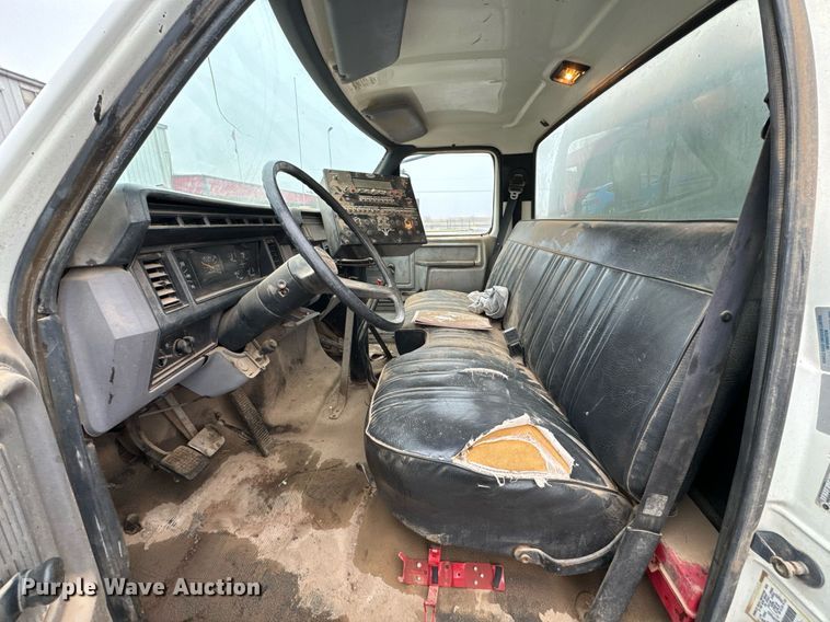 image for item DK6769 1997 Ford F800 oil distributor truck