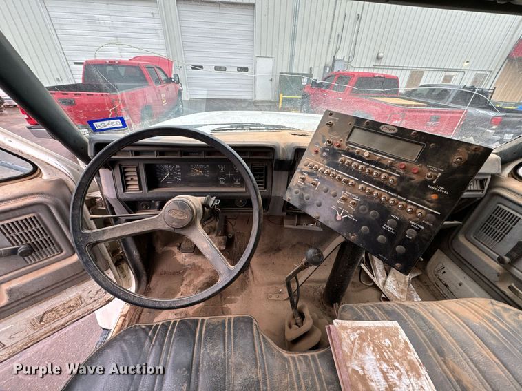 image for item DK6769 1997 Ford F800 oil distributor truck