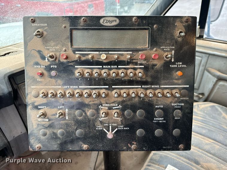 image for item DK6769 1997 Ford F800 oil distributor truck