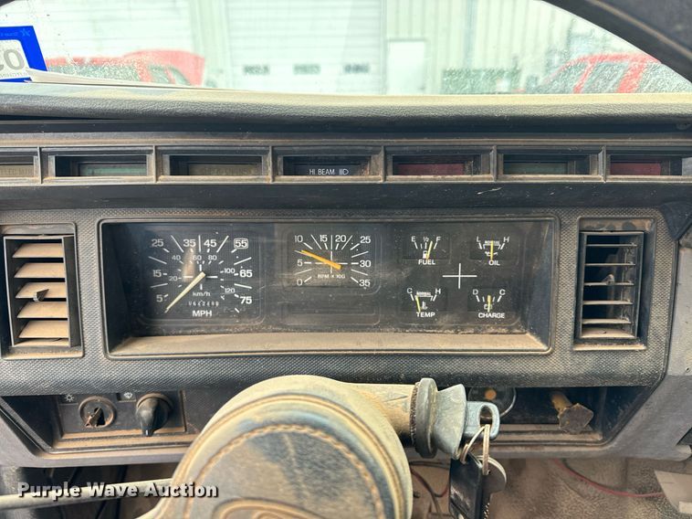 image for item DK6769 1997 Ford F800 oil distributor truck