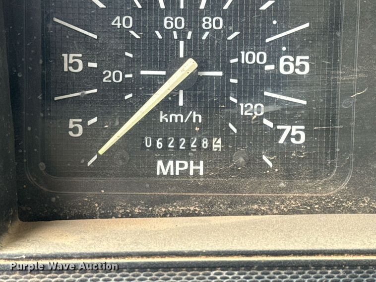 image for item DK6769 1997 Ford F800 oil distributor truck