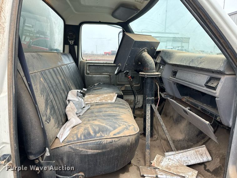 image for item DK6769 1997 Ford F800 oil distributor truck