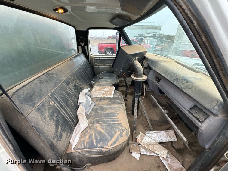 image for item DK6769 1997 Ford F800 oil distributor truck