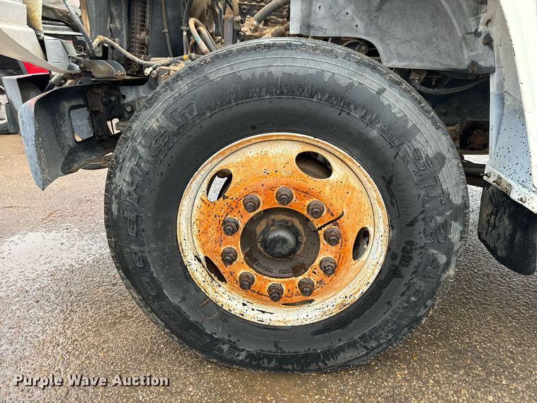 image for item DK6769 1997 Ford F800 oil distributor truck