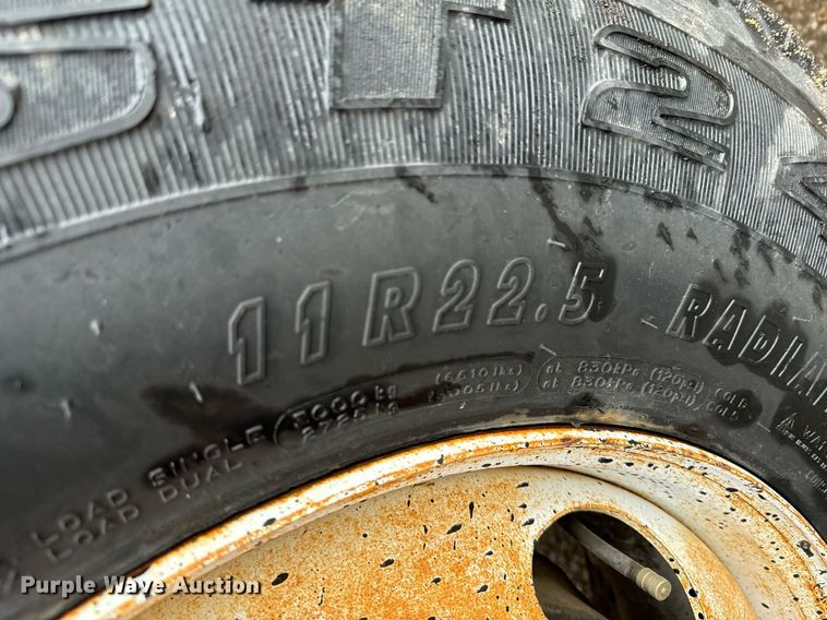 image for item DK6769 1997 Ford F800 oil distributor truck