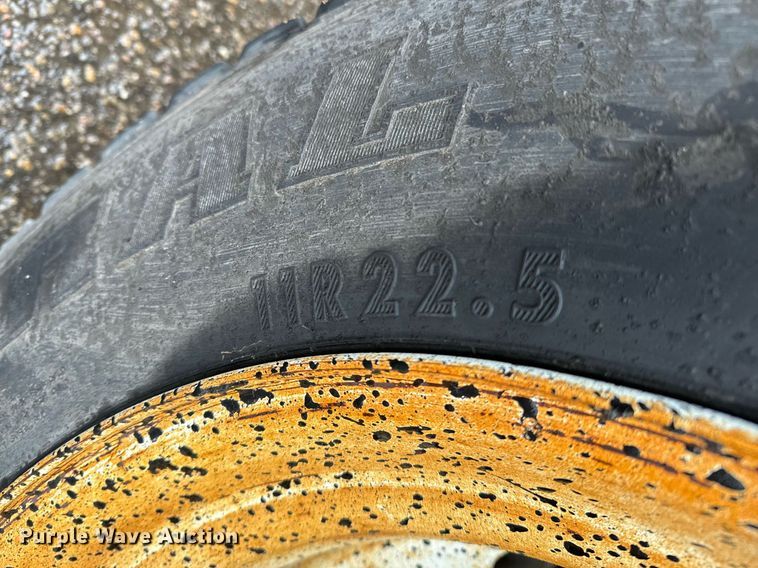 image for item DK6769 1997 Ford F800 oil distributor truck