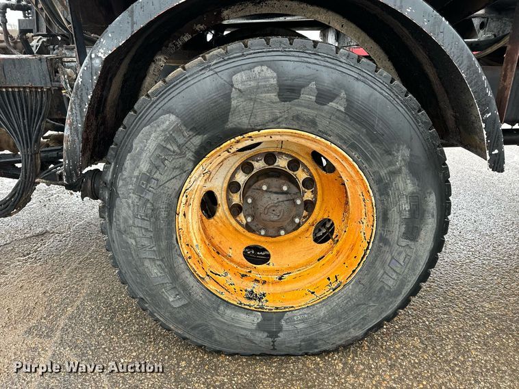 image for item DK6769 1997 Ford F800 oil distributor truck