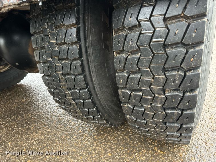 image for item DK6769 1997 Ford F800 oil distributor truck