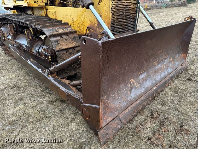 image for item DK6770 1981 Caterpillar D6D dozer