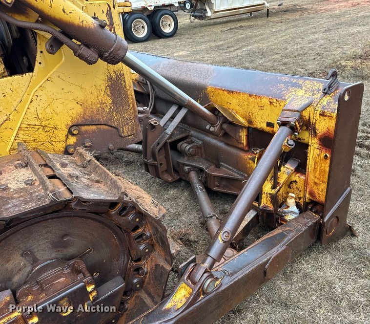 image for item DK6770 1981 Caterpillar D6D dozer