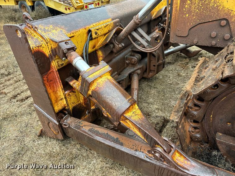 image for item DK6770 1981 Caterpillar D6D dozer