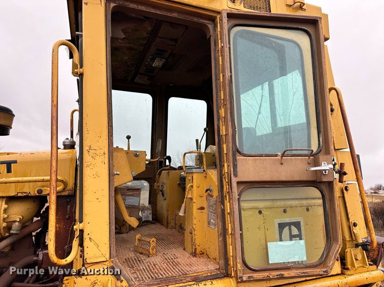 image for item DK6770 1981 Caterpillar D6D dozer