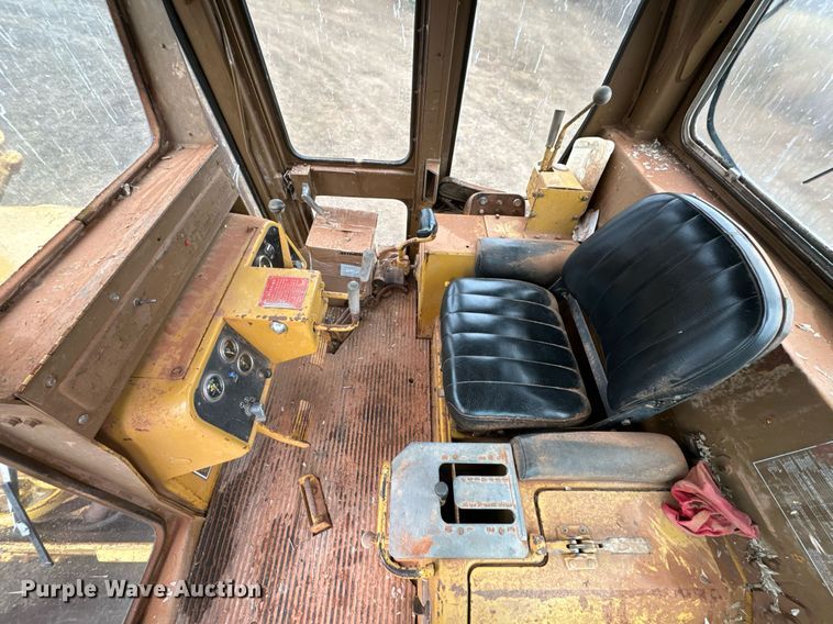 image for item DK6770 1981 Caterpillar D6D dozer
