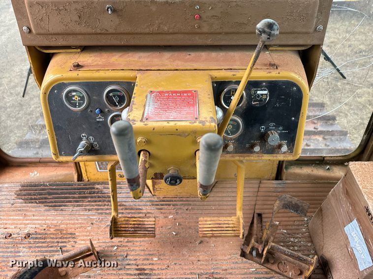 image for item DK6770 1981 Caterpillar D6D dozer