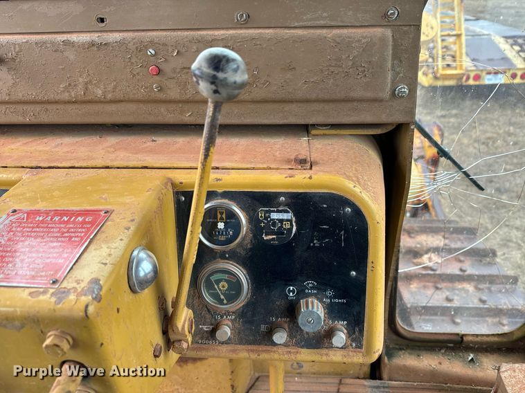 image for item DK6770 1981 Caterpillar D6D dozer