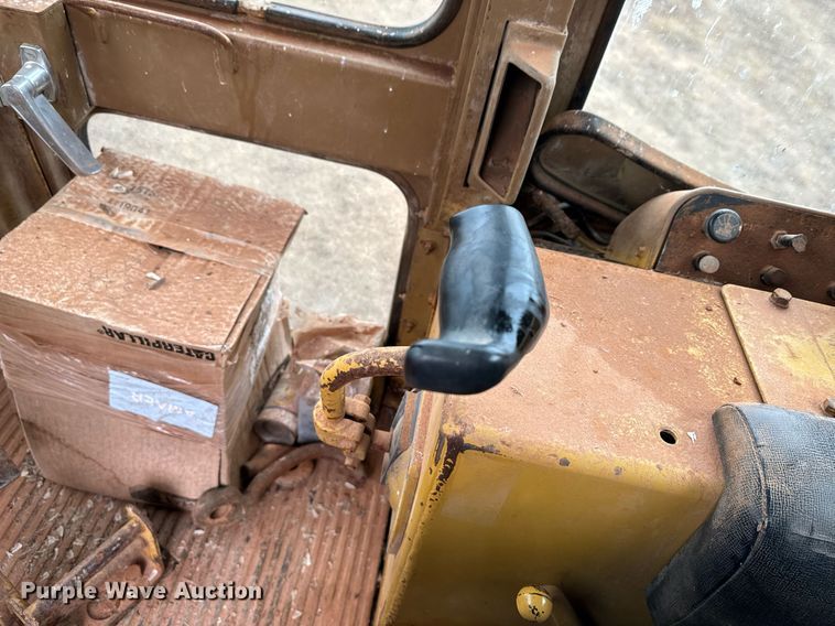 image for item DK6770 1981 Caterpillar D6D dozer
