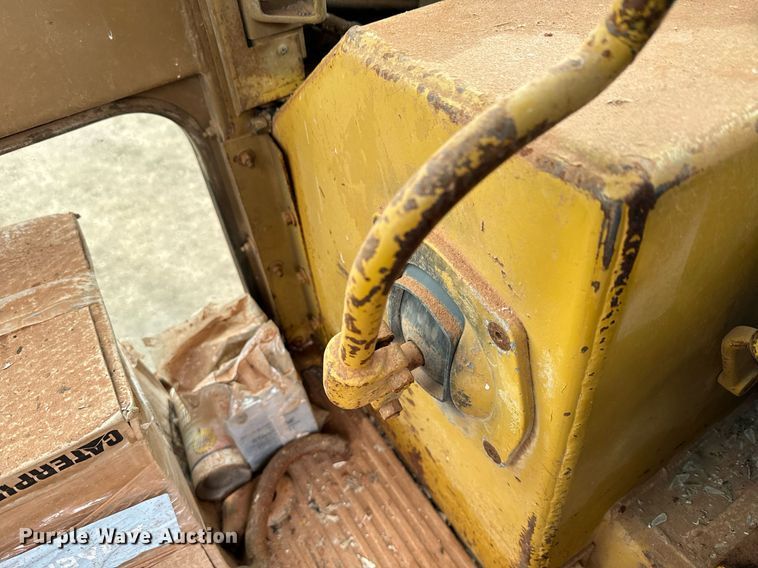 image for item DK6770 1981 Caterpillar D6D dozer