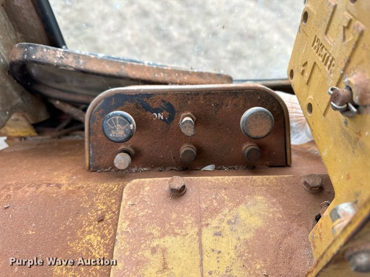 image for item DK6770 1981 Caterpillar D6D dozer