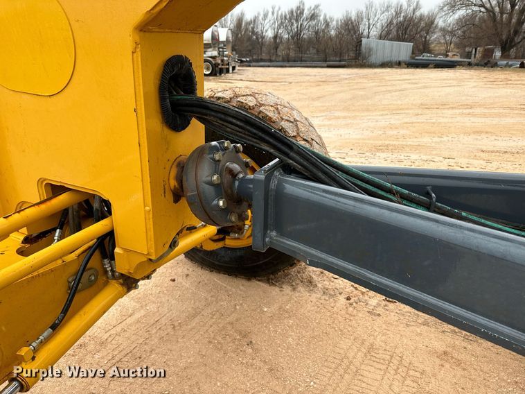 image for item DK6771 2011 John Deere 772G motor grader