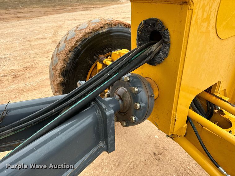 image for item DK6771 2011 John Deere 772G motor grader