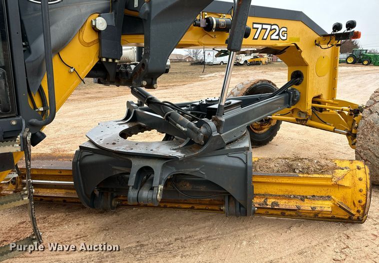 image for item DK6771 2011 John Deere 772G motor grader
