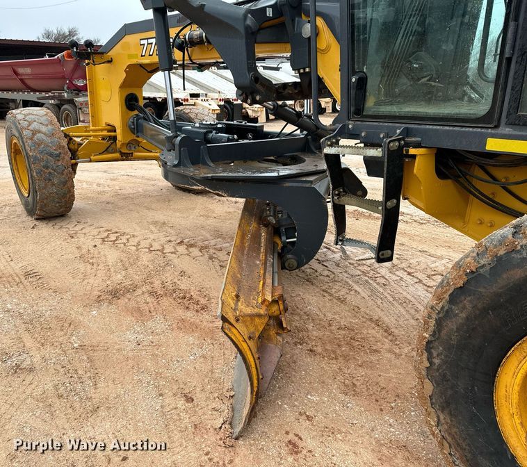image for item DK6771 2011 John Deere 772G motor grader