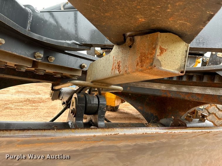 image for item DK6771 2011 John Deere 772G motor grader