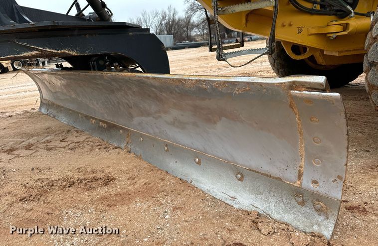 image for item DK6771 2011 John Deere 772G motor grader