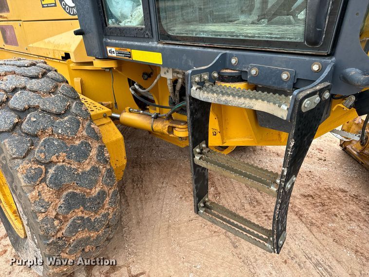 image for item DK6771 2011 John Deere 772G motor grader