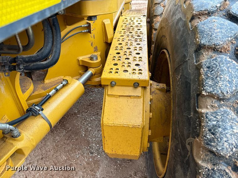 image for item DK6771 2011 John Deere 772G motor grader