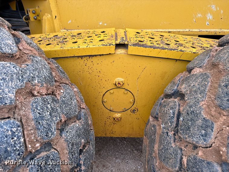 image for item DK6771 2011 John Deere 772G motor grader