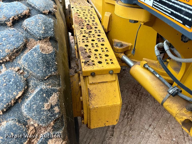 image for item DK6771 2011 John Deere 772G motor grader