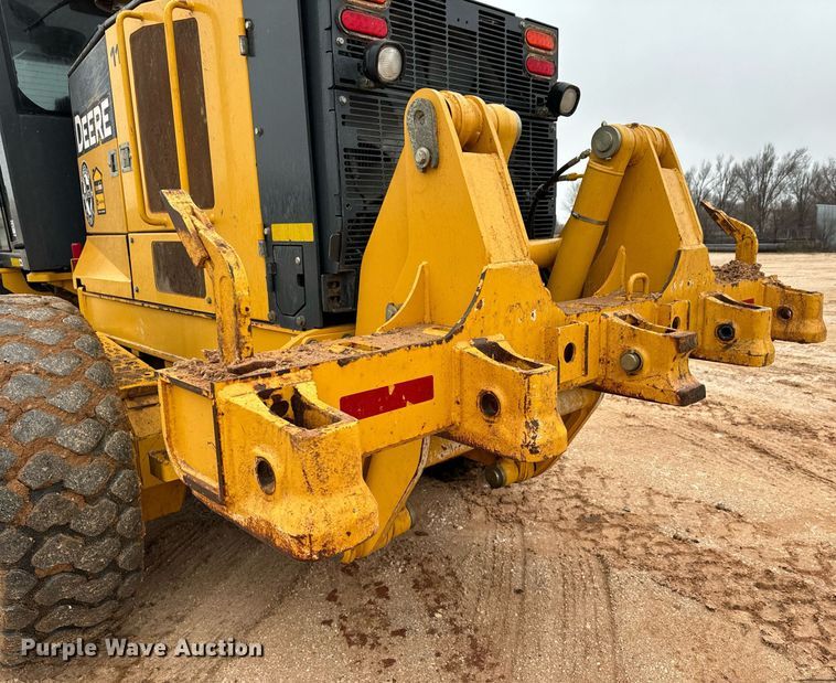 image for item DK6771 2011 John Deere 772G motor grader