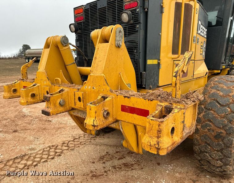 image for item DK6771 2011 John Deere 772G motor grader